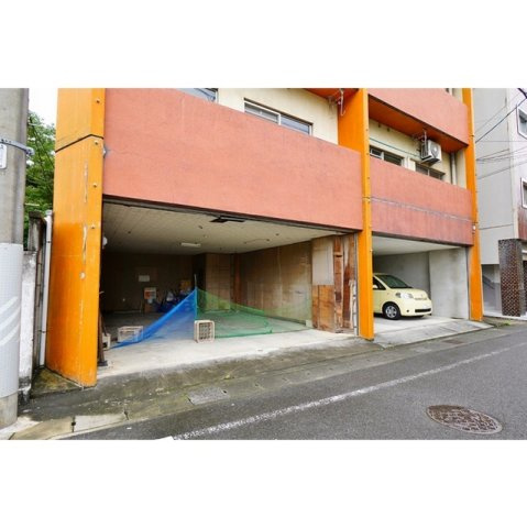 岐阜市八ツ梅町２丁目のアパートの駐車場