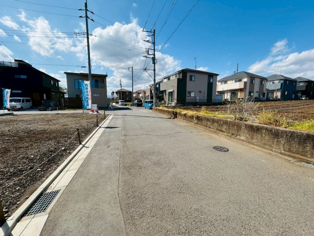 【最終一区画!!】ﾌﾟﾚｽﾃｨｱ草花　2期　8号区の前面道路含む現地写真