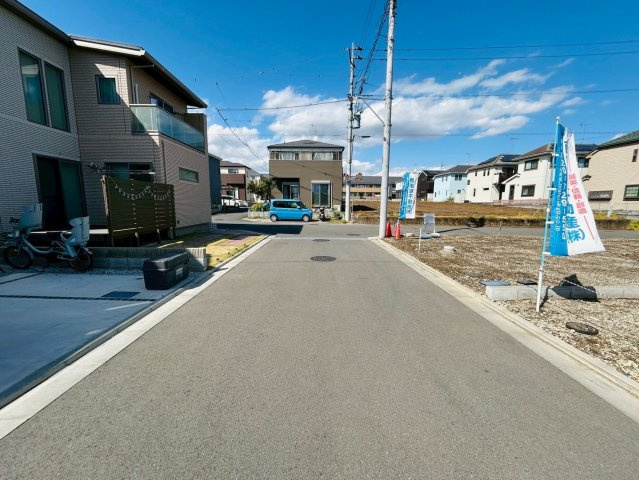 【最終一区画!!】ﾌﾟﾚｽﾃｨｱ草花　2期　8号区の前面道路含む現地写真