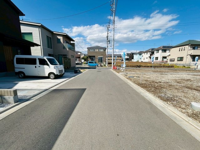【最終一区画!!】ﾌﾟﾚｽﾃｨｱ草花　2期　8号区の前面道路含む現地写真