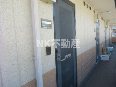 【玄関】 | メゾン・クリサンテーム（若江岩田賃貸） | 玄関です