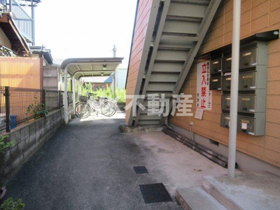 【エントランス】 | メゾン・クリサンテーム（若江岩田賃貸） | 建物の内部です