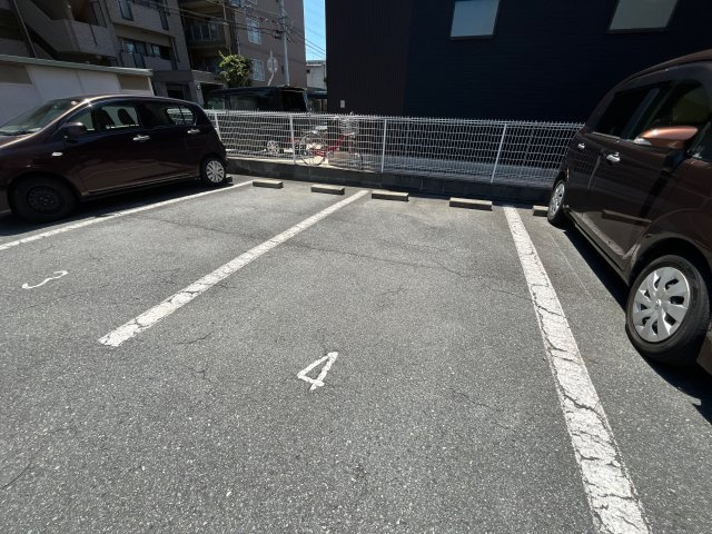 メゾンソレイユの駐車場