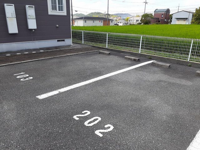グランテール汐見台の駐車場