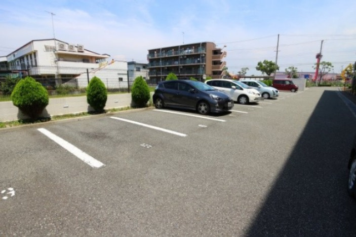 マッティーナ神戸壱番館の駐車場