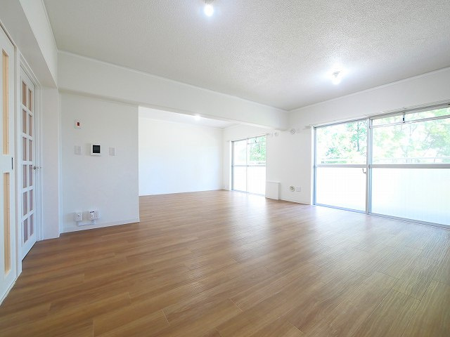 ルノアス富雄の居間・リビング