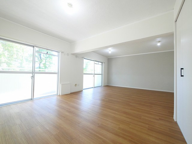 ルノアス富雄の居間・リビング