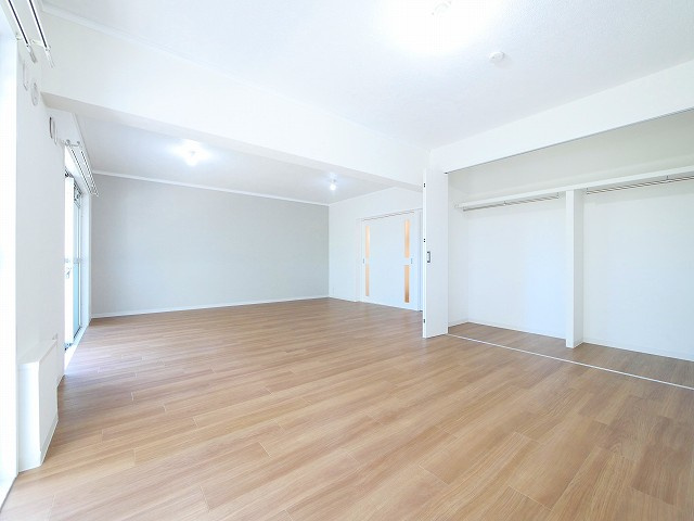 ルノアス富雄の居間・リビング