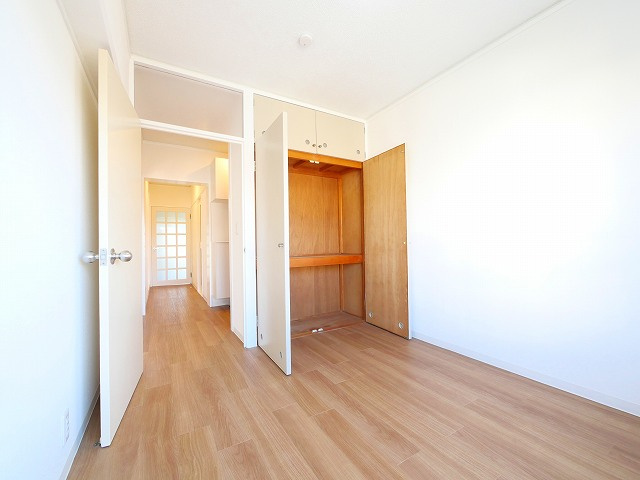 ルノアス富雄の洋室