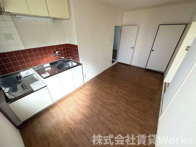 眉山ハイツの居間・リビング|使いやすい居間です