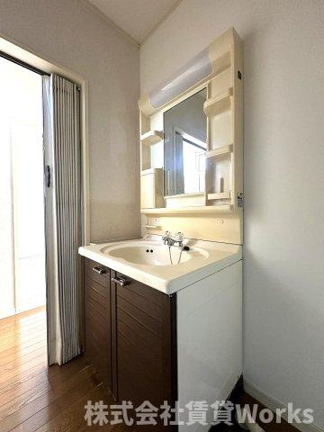 眉山ハイツの洗面所|広い洗面スペース