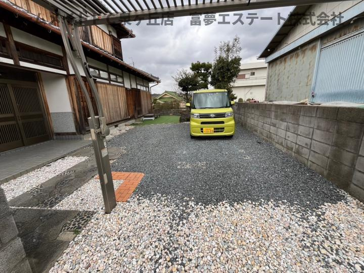 大庭寺戸建の駐車場