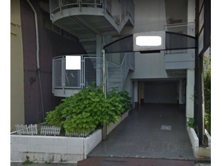 大津市長等２丁目の店舗事務所のエントランス