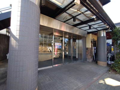 【設備】 | ヴァン・クレール | 自動ドア・電動シャッター付