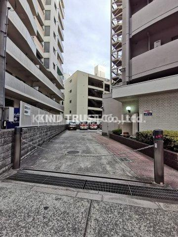 山本興産ビルの駐車場|駐車場に車を止められます