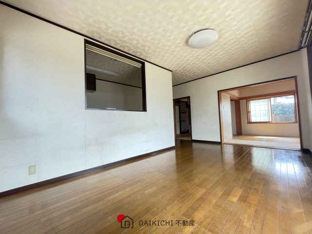 【居間・リビング】 | 深谷市東方　中古戸建