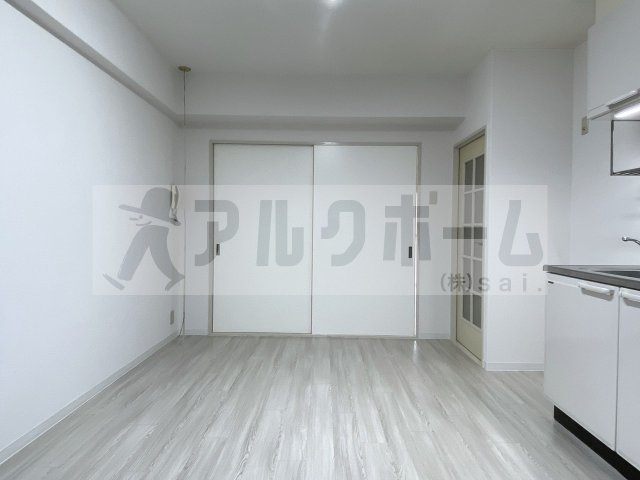 ルネアルマーニの居間・リビング