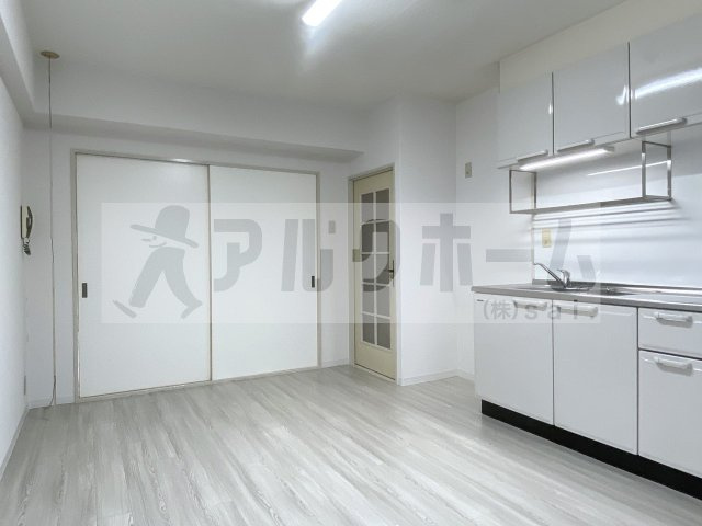 ルネアルマーニの居間・リビング