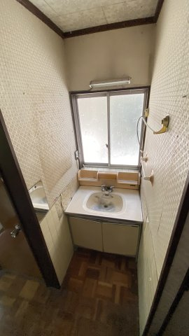 二本松市根崎　中古戸建の独立洗面台