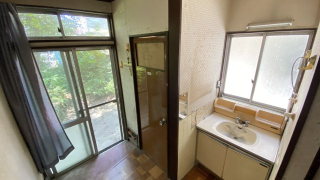 二本松市根崎　中古戸建の独立洗面台