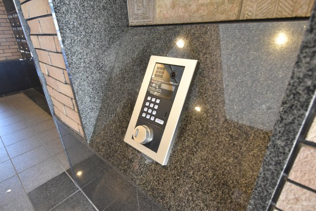 クラヴァス長岡京のエントランス