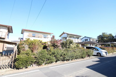 【前面道路含む現地写真】 | 太田市新田早川町　中古戸建 | 前面道路含む現地写真です