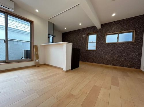 【居間・リビング】 | 【仲介手数料０円】茅ヶ崎市美住町　中古一戸建て | 【仲介手数料０円】茅ヶ崎市美住町　中古一戸建て