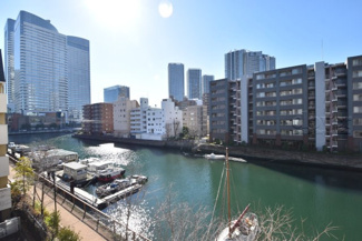 【展望】 | 眼前に広がる空の雄大さと、このお部屋の自慢の一つである「眺望」をご覧ください。毎日、この景色を独り占めできる新生活に夢が広がります。～即日のご見学可能～　お問合せはお気軽にどうぞ。