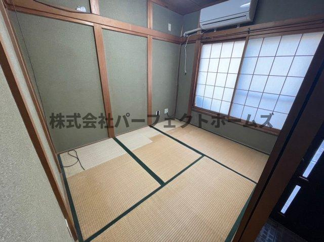 点野5丁目戸建 賃貸の和室|明るい和室です