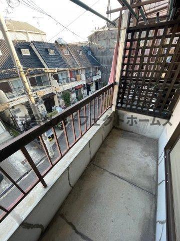 点野5丁目戸建 賃貸のバルコニー|暖かな日差しのふりそそぐバルコニー