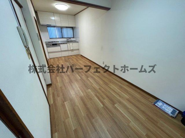 点野5丁目戸建 賃貸の内装|明るい室内です