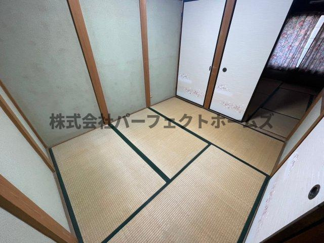 点野5丁目戸建 賃貸の和室|ゆったりとくつろげる和室です