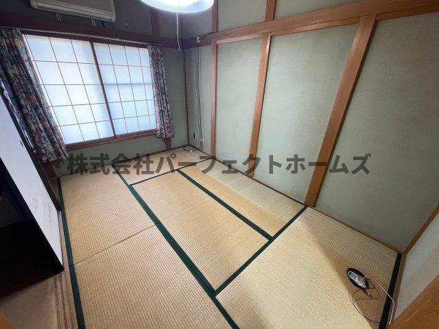 点野5丁目戸建 賃貸の和室|ゆったりとくつろげる和室です