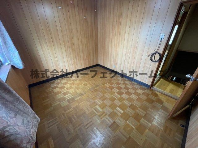 点野5丁目戸建 賃貸の内装|明るい色調の室内です