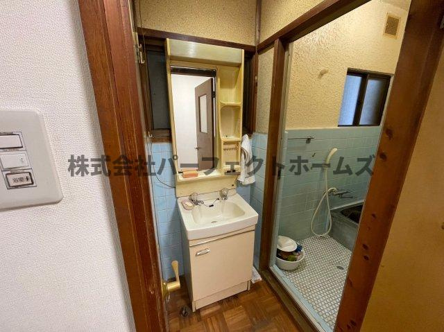 点野5丁目戸建 賃貸の独立洗面台|独立洗面化粧台が付いています