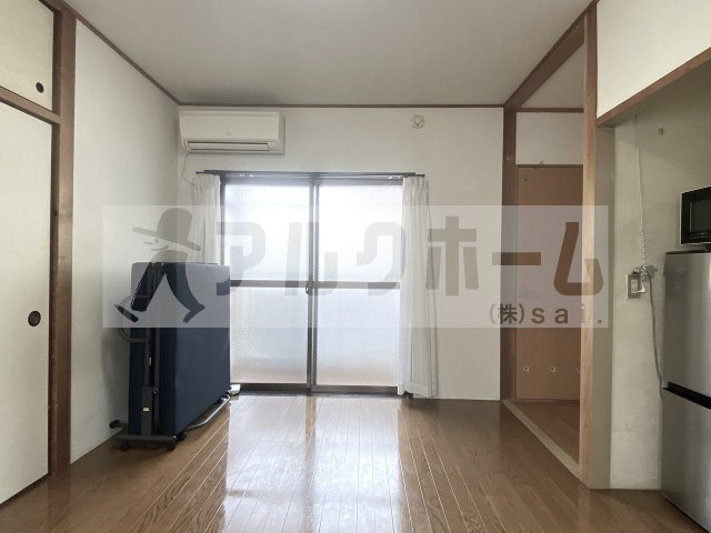 ウエストシャトー1の居間・リビング