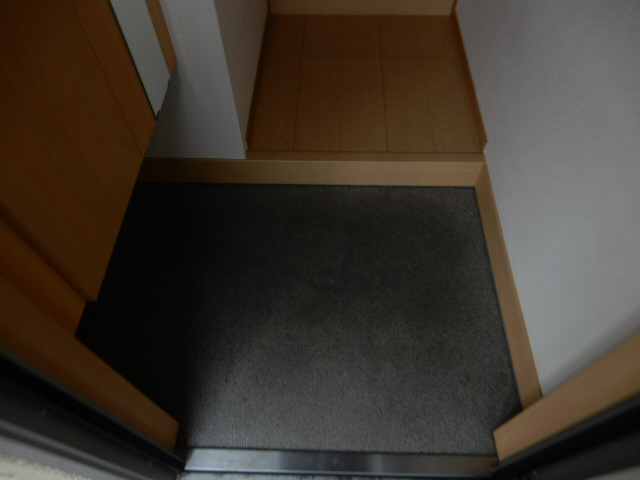 シロフィーマ　メゾン　Ｂ棟の玄関