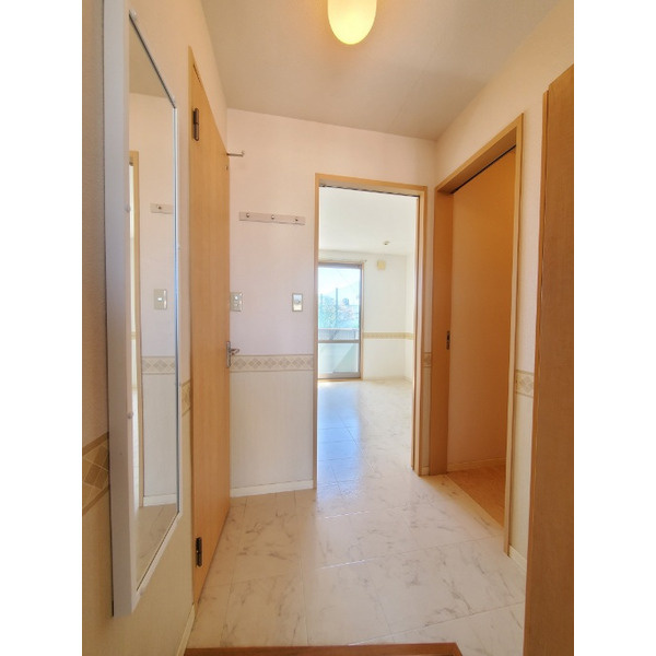 メゾン ドリーム【キャンペーン対象物件】の玄関|収納もある玄関です