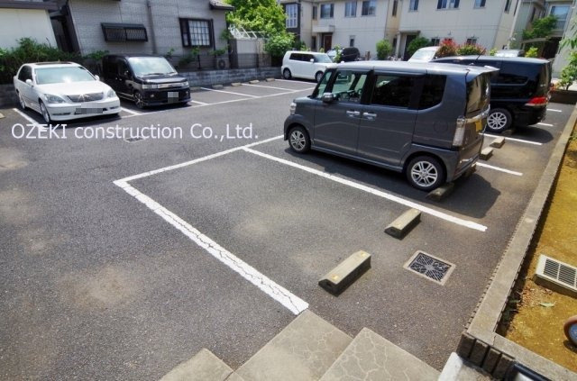 プリムローズの駐車場