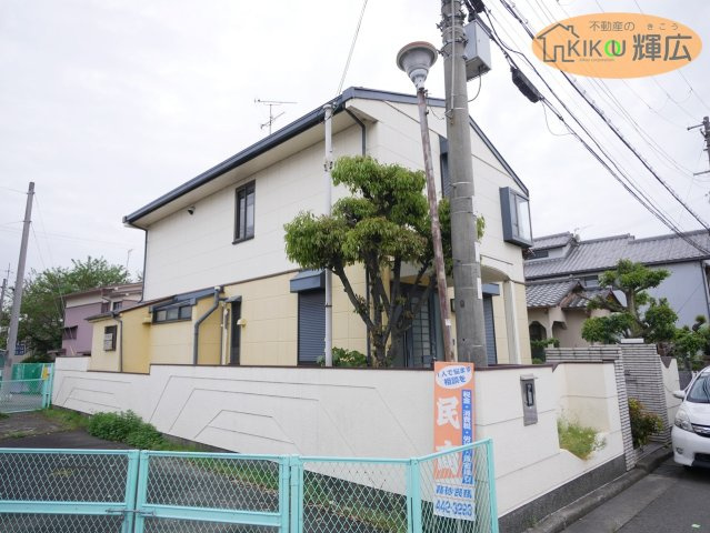 【外観】 | 高砂市米田町米田　中古戸建 | 土地面積187.3平米の4LDKです。現況、空き家ですので現地ご案内はいつでも出来ます。