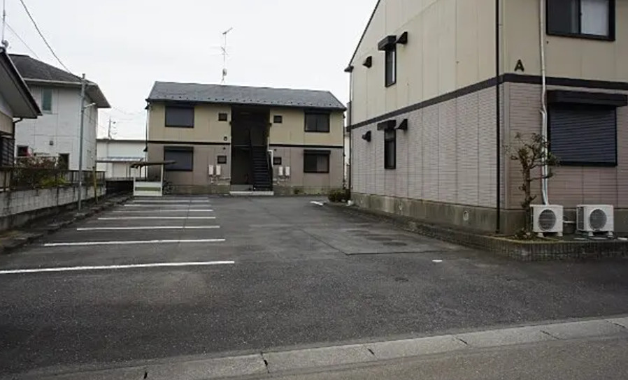 エミネンスナカオ Ａの駐車場