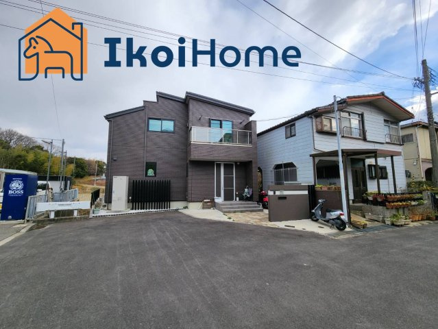 神戸市西区玉津町高津橋　戸建住宅の前面道路含む現地写真|一条工務店施工、築浅物件、リビング18帖と広々、前面道路広々で解放感あります。●年中無休：見学時間9:00～20:00・当日予約可●
