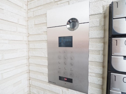 安心、安全のオートロック付き。