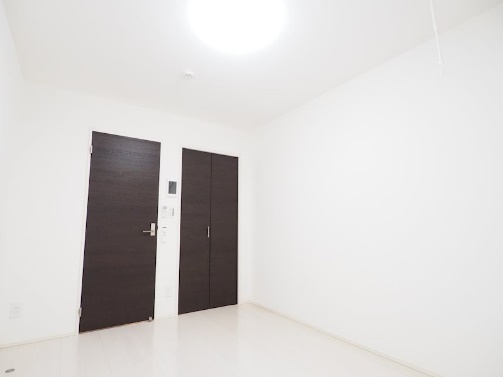 色合いの良いモダンな感じの寝室です★