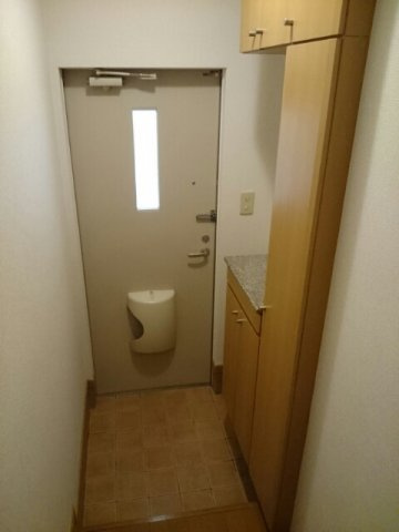 熊本市中央区黒髪６丁目のアパートの玄関|毎日通る玄関はこちらです