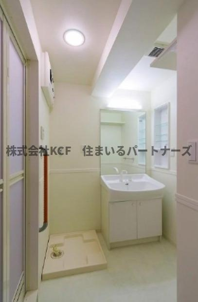 グランベールさくら小路の洗面所|ゆったりとスペースのある洗面所