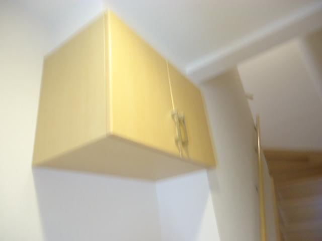 【収納】 | イーストヒルズウメハ | 玄関吊戸棚（イメージ）