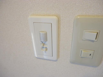 【設備】 | イーストヒルズウメハ | 人感センサー（玄関照明）（イメージ）