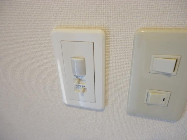 【設備】 | イーストヒルズウメハ | 人感センサー（玄関照明）（イメージ）