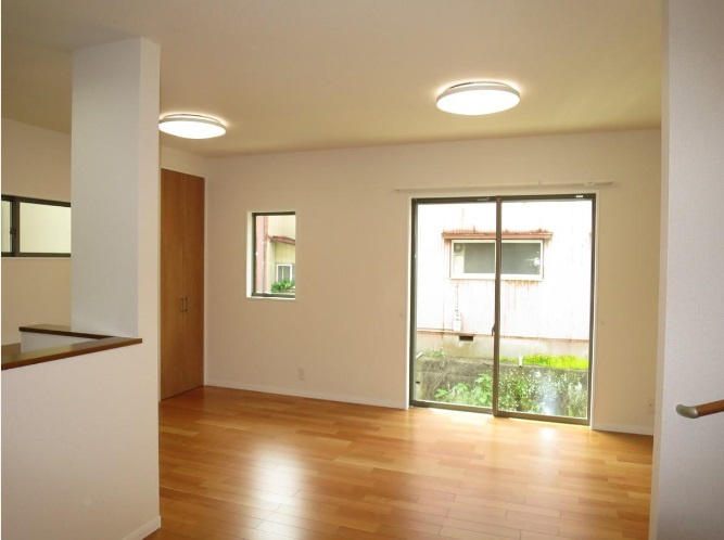 旭天神町　中古戸建　Ａ号棟　（未入居物件）の居間・リビング|ＬＤＫ　15.67帖